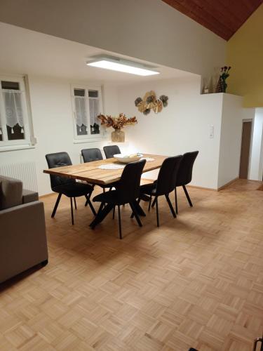 บริการและสิ่งอำนวยความสะดวก, Luxus Apartment KFJ in โฮเอเนมส์