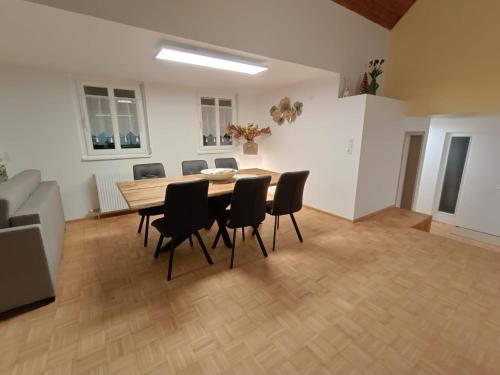 บริการและสิ่งอำนวยความสะดวก, Luxus Apartment KFJ in โฮเอเนมส์