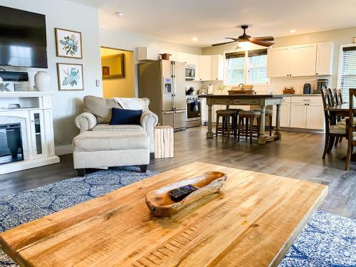 Lakefront Lookout- 14 S