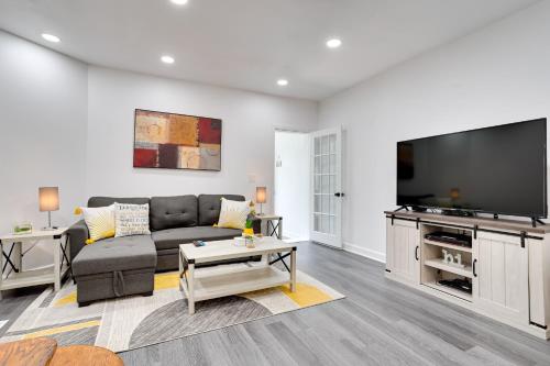 about 4 Mi to Downtown Philadelphia Cozy Retreat in Philadelphia, USA