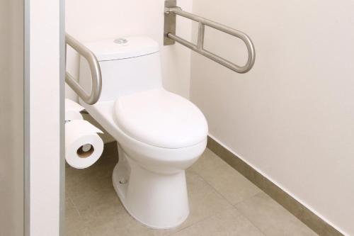 Standard Queen Room image 1