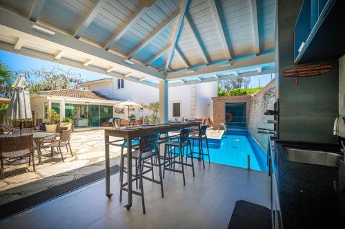 المرافق, Bz79 Casa com Piscina e Sauna 180 metros da Praia! in ماغونهوس بيتش