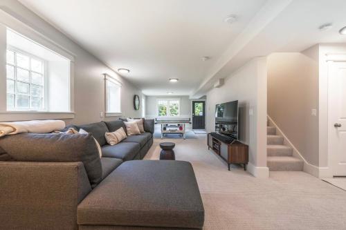 Lincoln-River/Mt View-4BR/3.5BA - image 13