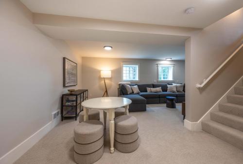 Lincoln-River/Mt View-4BR/3.5BA - image 11