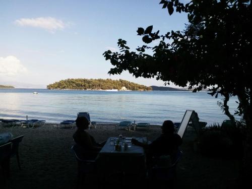 Avra Beach Hotel - image 3