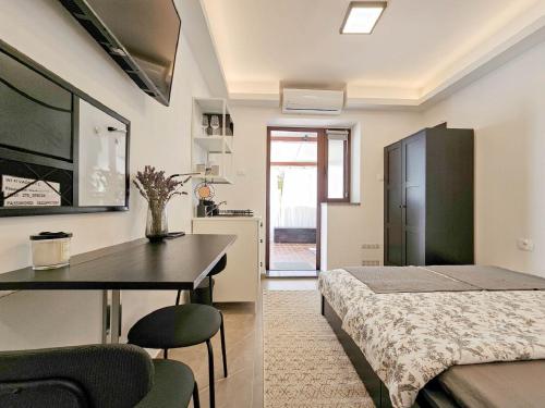 Beschauliches Apartment nur 15 Meter zum Strand, mit heller Terrasse, WiFi