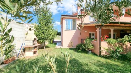 Hundefreundliches Apartment mit privatem Balkon, Waschmaschine, Klima, WiFi