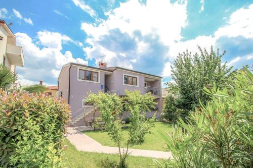 Lichtdurchflutetes Apartment nur 300 Meter zum Strand mit Grillbereich, Privatparkplatz, WiFi