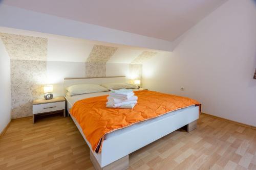 Ruhiges Apartment mit Holzkohlegrill, Pool mit Whirlpoolfunktion, Waschmaschine, Trockner in Grizane