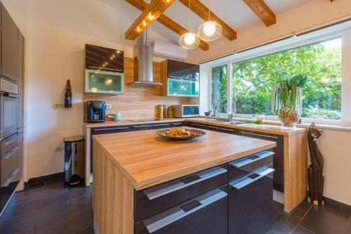 Hundefreundliche Finca mit 3 Klimaanlagen, Privatpool, Grill, Waschmaschine, Heizung in Mali Dol