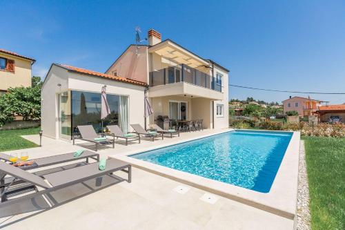 Neue und hundefreundliche Villa mit Panorama-Meerblick, Privatpool, Grillbereich, Babybett, Waschmas Neue und hundefreundliche Villa mit Panorama-Meerblick, Privatpool, Grillbereich, Babybett, Waschmas