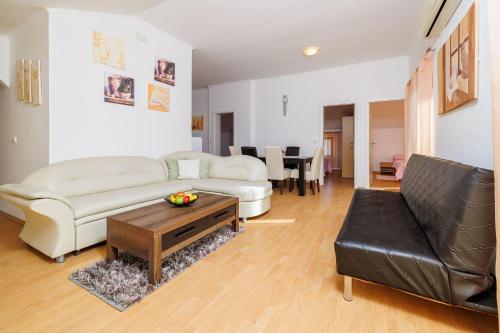 Hundefreundliches Apartment mit Grillbereich, Privatparkplatz, WiFi in ruhiger Lage in Barci