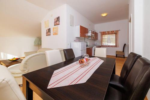 Hundefreundliches Apartment mit Grillbereich, Privatparkplatz, WiFi in ruhiger Lage in Barci