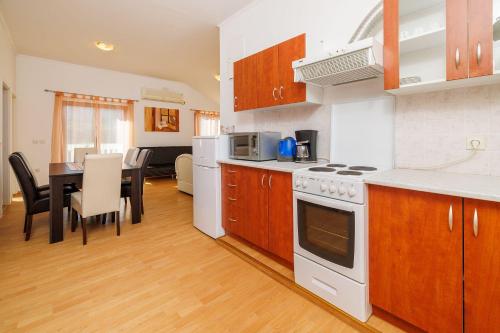 Hundefreundliches Apartment mit Grillbereich, Privatparkplatz, WiFi in ruhiger Lage in Barci