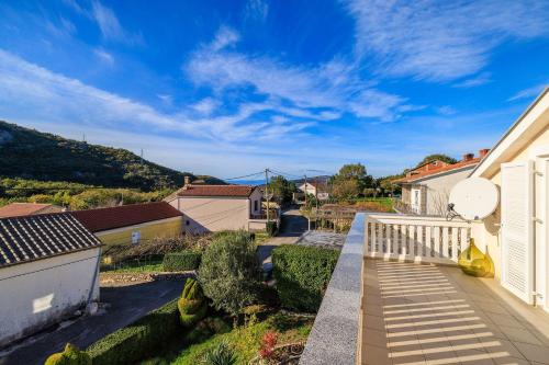 Hundefreundliches Apartment mit Grillbereich, Privatparkplatz, WiFi in ruhiger Lage in Barci