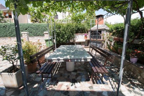Cozy Studio-Apartment nur 15 Gehminuten zum Strand mit Grillbereich, Terrasse, WiFi