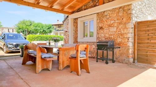 Mediterranes und hundefreundliches Ferienhaus mit grossem Garten