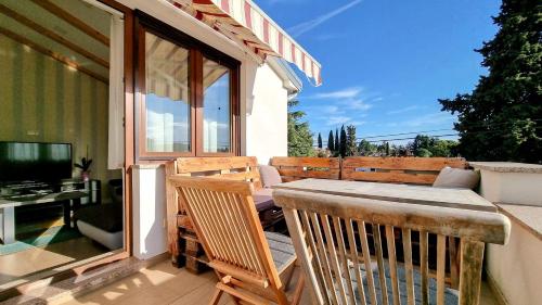 Modernes Apartment nur 250 Meter zum Strand mit 2 Balkonen, Waschmaschine, WiFi