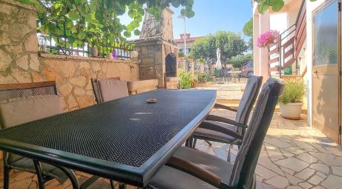 Charmantes Apartment nur 700 Meter zum Strand mit BBQ-Bereich, Terrasse, Privatparkplatz