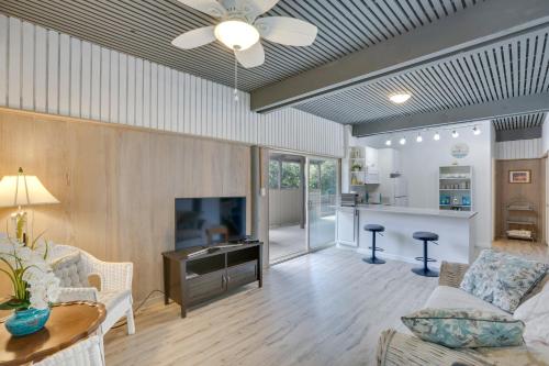 Cozy Honolulu Retreat w/ Pool Access, Near Beaches in Hawaii Kai