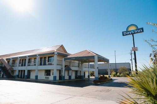 Days Inn by Wyndham Monroe LA