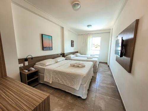1 double bed, 2 twin beds