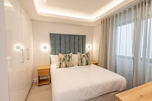 Three Bedroom Luxury Superior Apartment 302 image 10