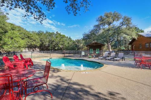 Wimberley Log Cabins Resort and Suites- Unit 5 in Wimberley, USA