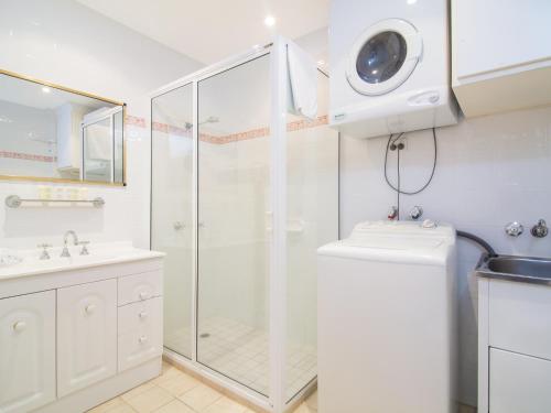 One-Bedroom Apartment with Balcony image 3