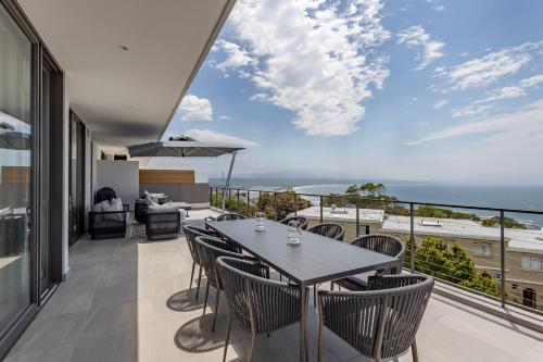 Three Bedroom Luxury Superior Apartment 305 image 10
