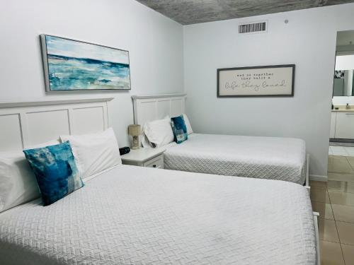 Spacious 2BD 2BTH at Midblock in Miami, USA