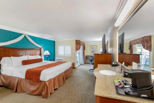 King Suite with Harbour View
