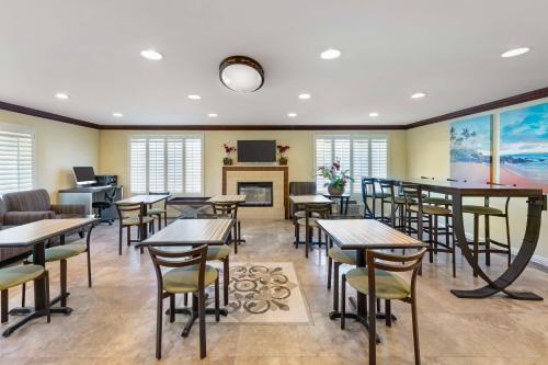 Best Western - Harbour Inn & Suites - image 9