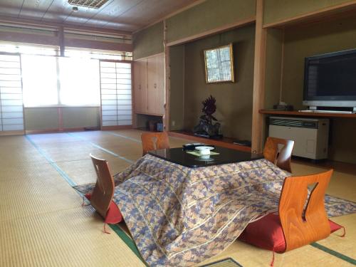 Japanese-Style Deluxe Quadruple Room with Shared Bathroom