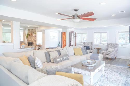 Dockside Manor - 16 F