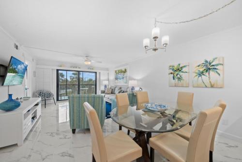 Two-Bedroom Apartment room in Sandpiper Beach 102