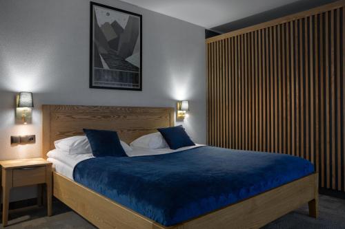 Deluxe Double Room with Balcony image 1
