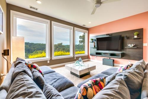 Modern Retreat with River View in Roswell! in Roswell, USA