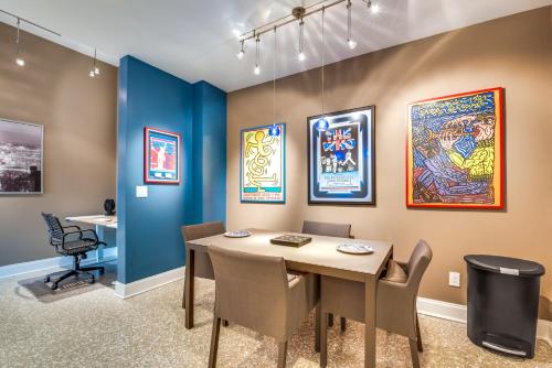 Modern Retreat with River View in Roswell! in Roswell, USA