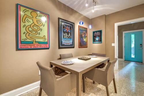 Modern Retreat with River View in Roswell! Modern Retreat with River View in Roswell!