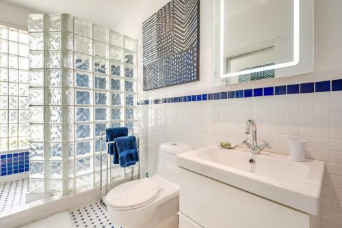 Modern Retreat with River View in Roswell! Modern Retreat with River View in Roswell!