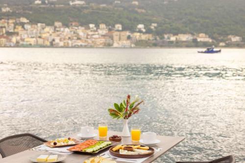 Food and beverages, Aeolis Hotel in Samos City Center