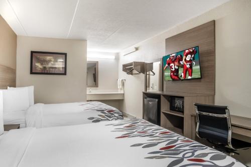 Red Roof Inn Greenville - image 9