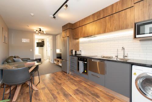 The Residence Apartment 4 50 Sky in Fitzroy