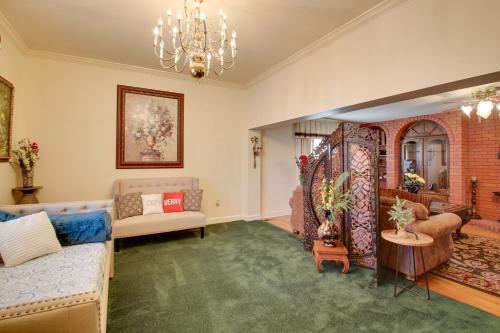 Hot Springs Home with Pool - half Mile to Oaklawn! in Hot Springs, USA