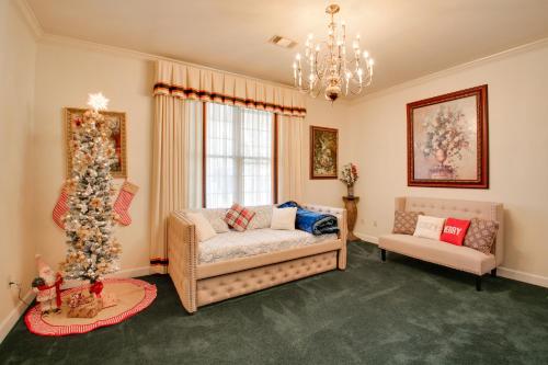 Hot Springs Home with Pool - half Mile to Oaklawn! in Hot Springs, USA