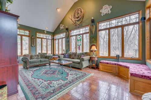 Walk to Saylorville Lake Spacious Home with Deck! in Johnston 
