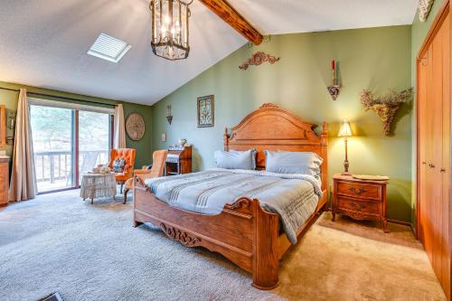 Walk to Saylorville Lake Spacious Home with Deck! in Johnston 