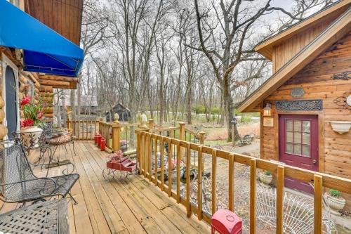 Walk to Saylorville Lake Spacious Home with Deck! in Johnston 