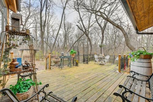 Walk to Saylorville Lake Spacious Home with Deck! in Johnston 